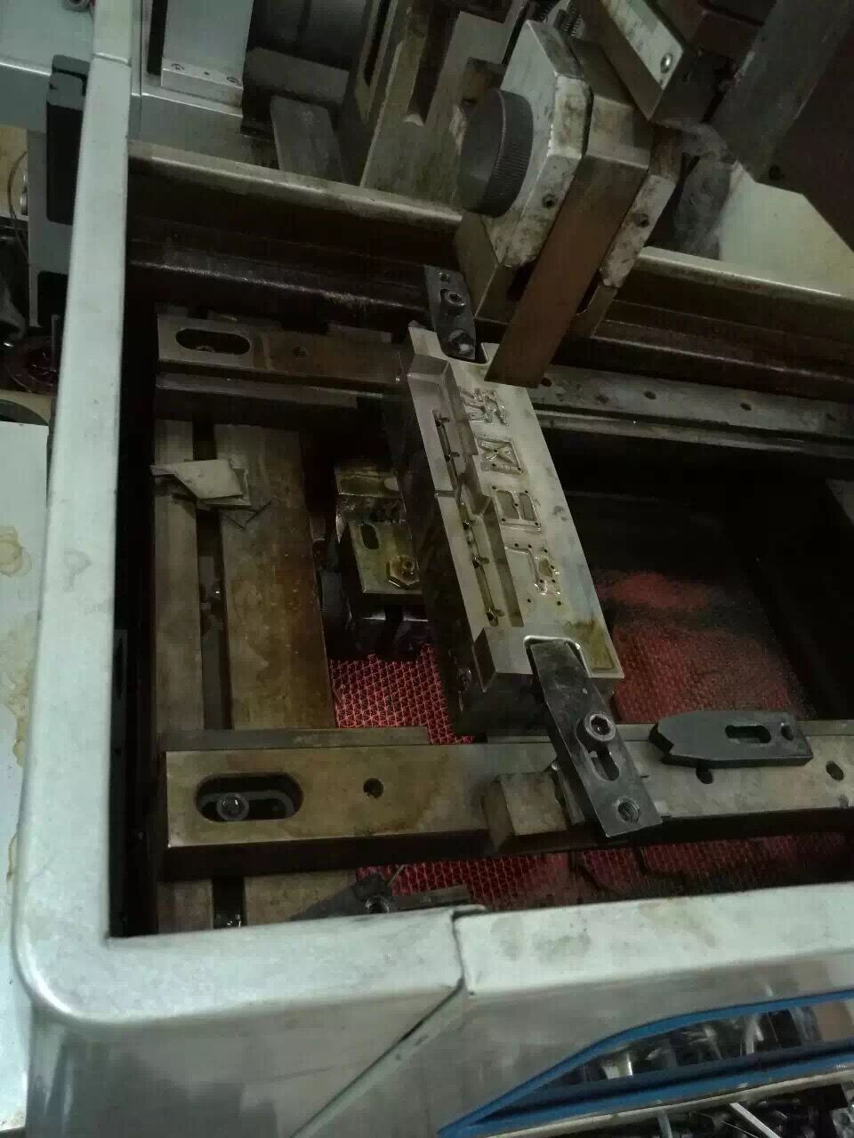 电火花电竞娱乐tv
加工产品过程